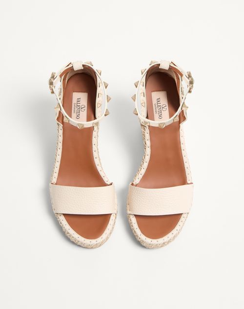 Valentino Garavani - Double Rockstud Grainy Calfskin Wedge Sandal 105 Mm - Ivory - Woman - Espadrilles And Wedges