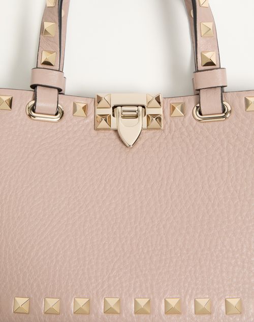 Valentino Garavani - Minibolso De Compras Rockstud De Cuero Graneado De Becerro - Poudre - Mujer - Bolsos Shopping