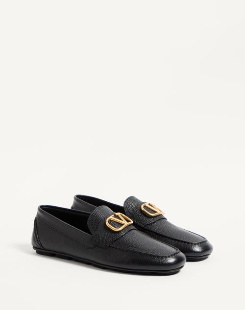 Valentino Garavani - Vlogo Signature Grainy Calfskin Driving Shoe - Black - Man - Loafers And Driver