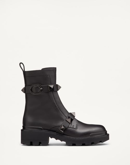 Valentino Garavani - Rangers Roman Stud En Veau Avec Clous Ton Sur Ton. Talon : 40 mm - Noir - Femme - Bottes