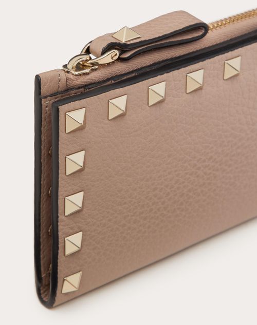 Valentino Garavani - Rockstud Grainy Calfskin Cardholder With Zipper - Poudre - Woman - Wallets & Cardcases - Accessories