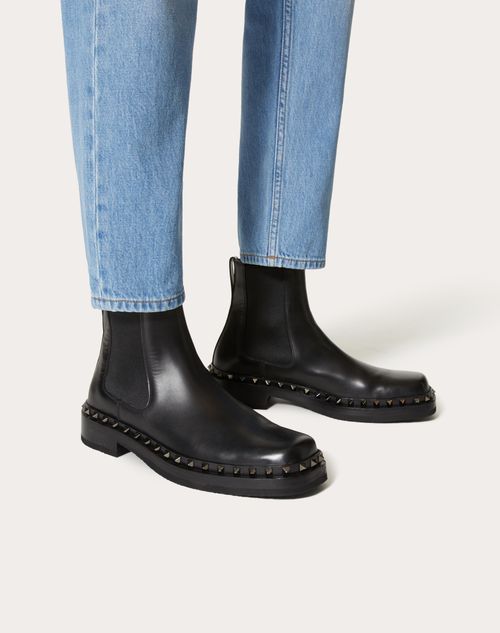 M-way Rockstud Ankle Boot In Calfskin Leather for Man in Black | Valentino  US