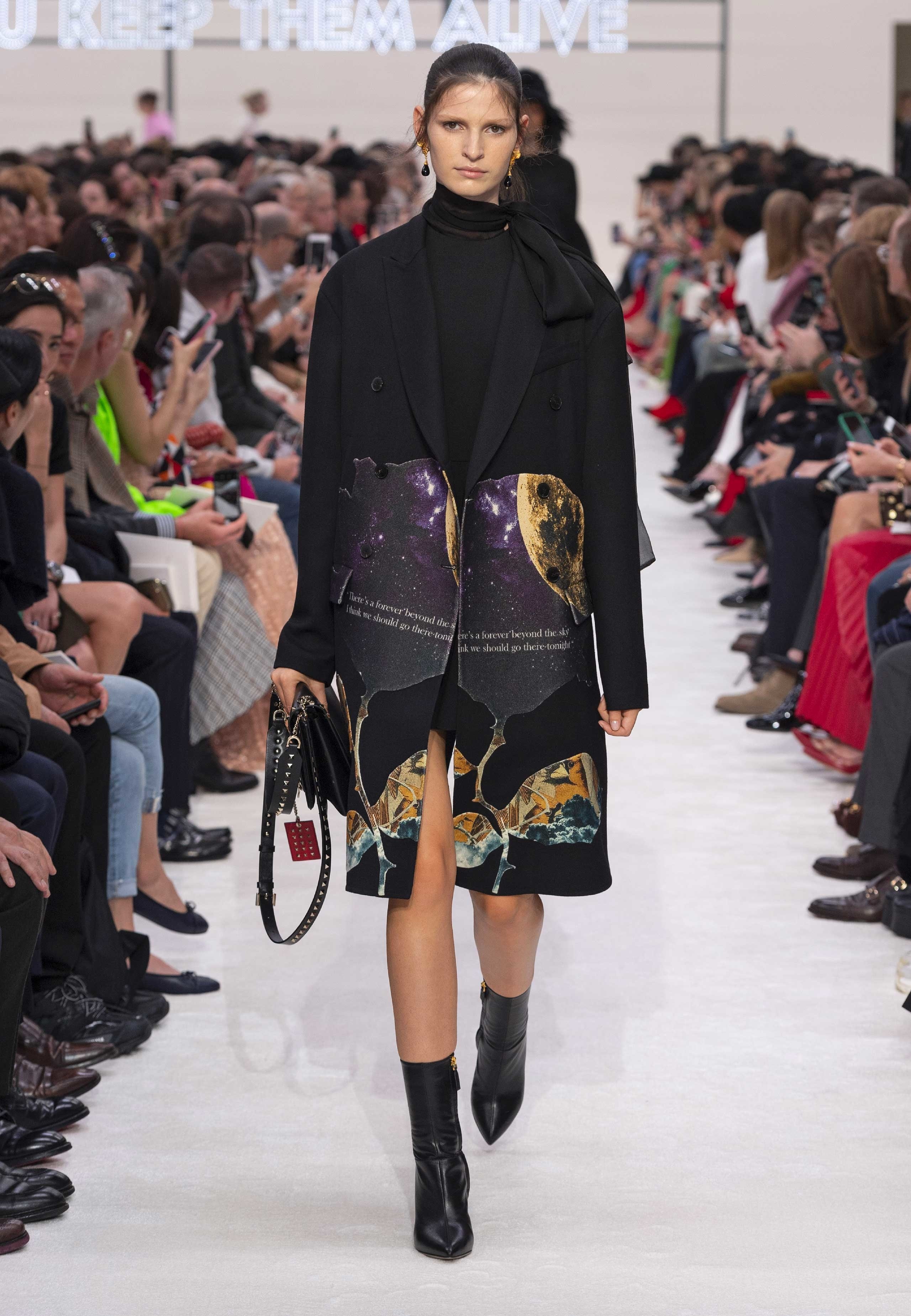 Valentino otoño invierno online 2020