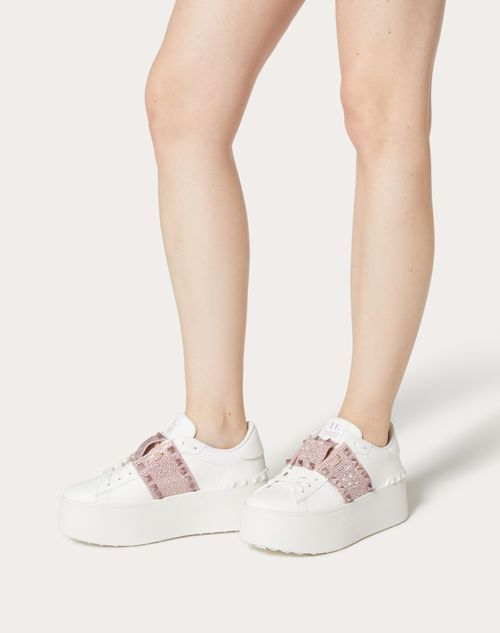 Flatform Rockstud Untitled Trainer In Calfskin With Micro Studs for Woman  in White/rose Quartz/light Pink | Valentino NL