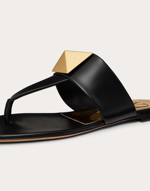 One Stud Leather Thong Sandals in Black - Valentino Garavani