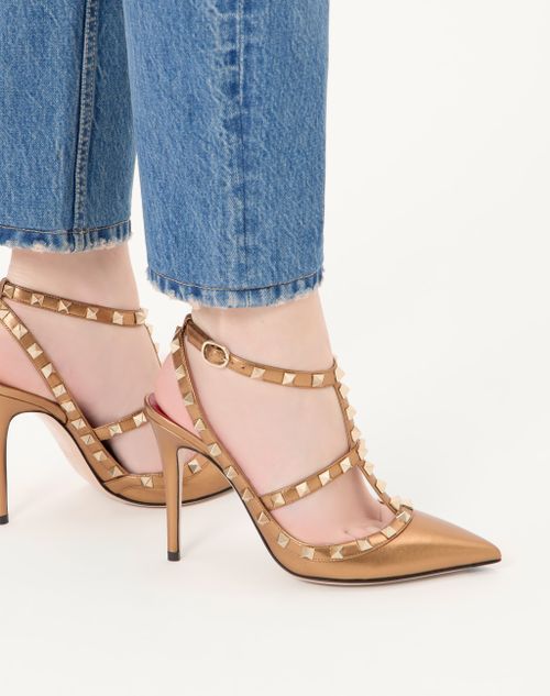 Valentino Garavani - Rockstud Pump In Laminated Nappa Leather 100mm - Gold - Woman - Pumps And Slingbacks