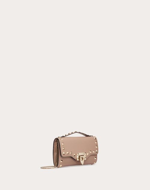 Valentino Garavani - Rockstud Grainy Calfskin Wallet With Chain Strap - Poudre - Woman - Accessories
