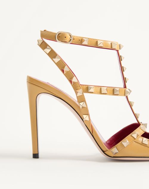 Valentino Garavani - Rockstud Kidskin Pumps 100mm - Ochre - Woman - Pumps And Slingbacks