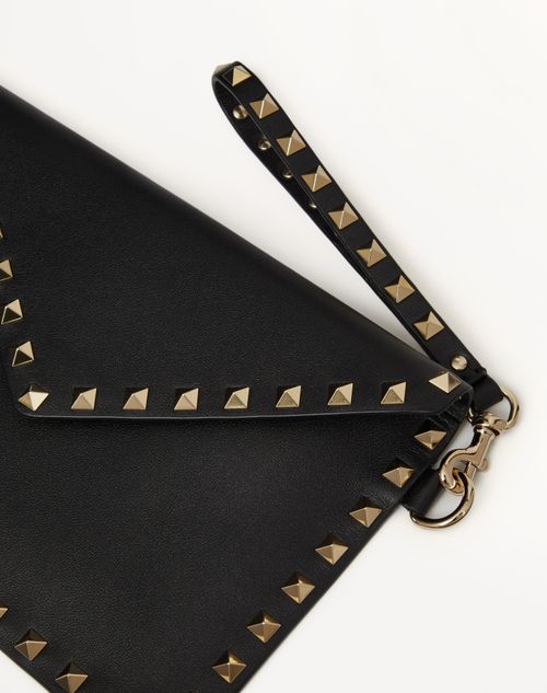 Rockstud Calfskin Pouch for Woman in Black | Valentino US Rockstud Calfskin Pouch for Woman in Black | Valentino US