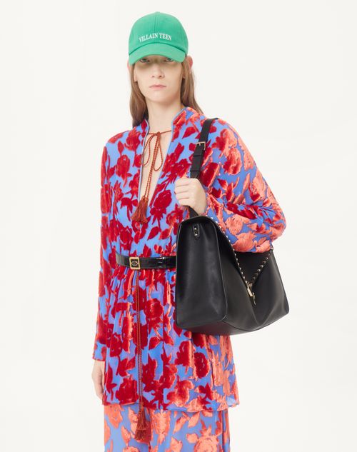Valentino Garavani - Grand Sac Porté Épaule Valentino Garavani Rockstud Maxxing En Cuir De Veau Lisse - Noir - Femme - Cabas