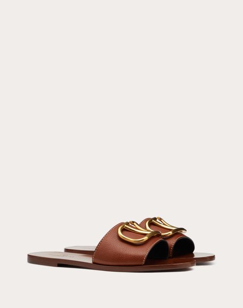 Valentino Garavani - Vlogo Signature Slide Sandal In Grainy Cowhide With Accessory - Tan - Woman - Slides And Thongs