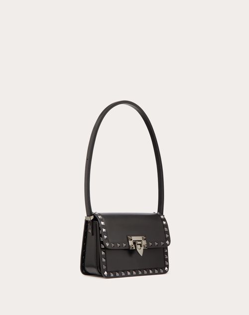 Valentino Garavani - Bolso Pequeño De Hombro Rockstud23 De Cuero De Becerro Liso - Negro - Mujer - Rebajas De Bolsos Y Accesorios Para Mujer