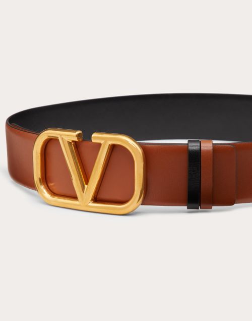 Valentino Garavani - Vロゴ シグネチャー シャイニーカーフスキン リバーシブルベルト 40mm - サドル/ブラック - 女性 - Belts - Accessories