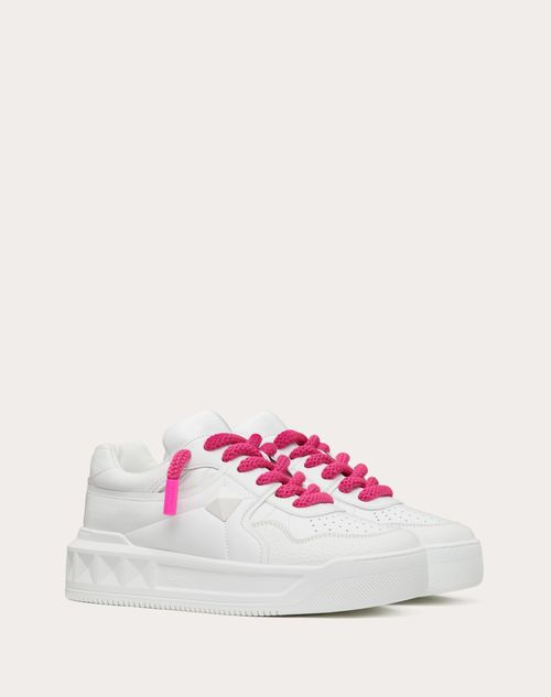 Valentino Garavani - One Stud Xl Low-top-sneaker Aus Nappaleder - Weiß/pink Pp - Mann - One Stud - M Shoes