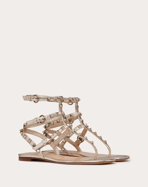 Valentino Garavani - Sandalias Planas De Dedo Rockstud Metalizadas - Skin - Mujer - Rockstud Sandals - Shoes