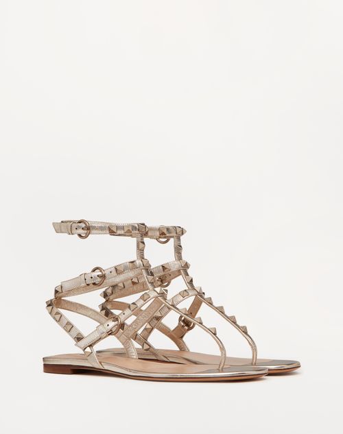 Valentino Garavani - Sandales Basses Lamées À Entre-doigts Rockstud - Skin - Femme - Sandales