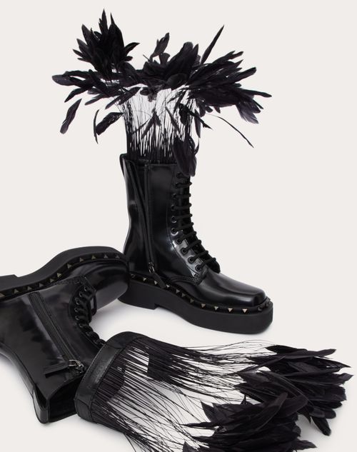 Valentino Garavani - Rockstud M-way Combat Boot In Calfskin With Feathers 50mm - Black - Woman - Boots