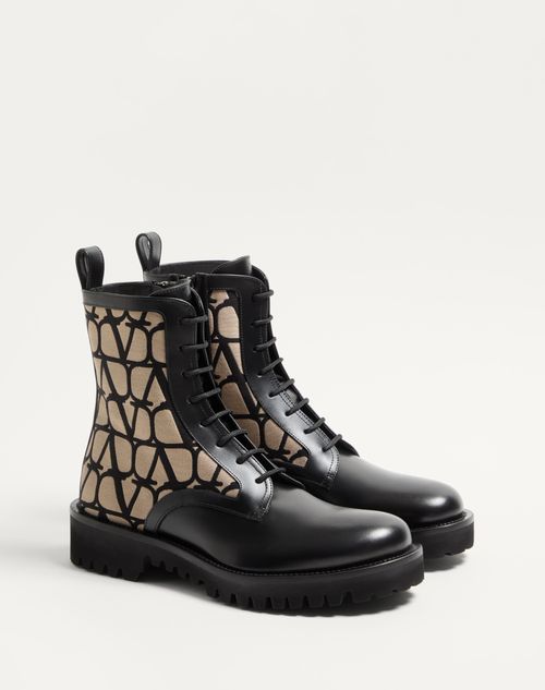 Valentino Garavani - Toile Iconographe Combat Boot In Toile Iconographe Technical Fabric And Calfskin - Natural/black - Man - Boots