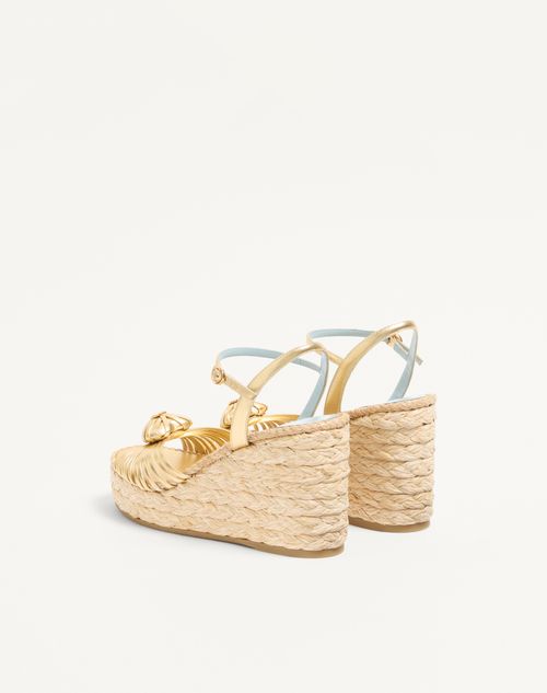 Valentino Garavani - Royal Wedge Sandal In Metallic Nappa Leather 100mm - Antique Brass - Woman - Espadrilles And Wedges