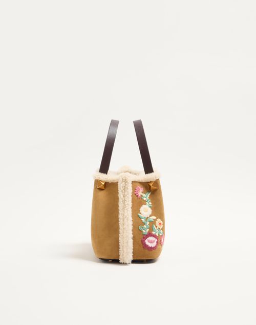 Valentino Garavani - Valentino Garavani Small Shopping Bag In Embroidered Suede With Sheepskin Lining - Havana Beige - Woman - Totes