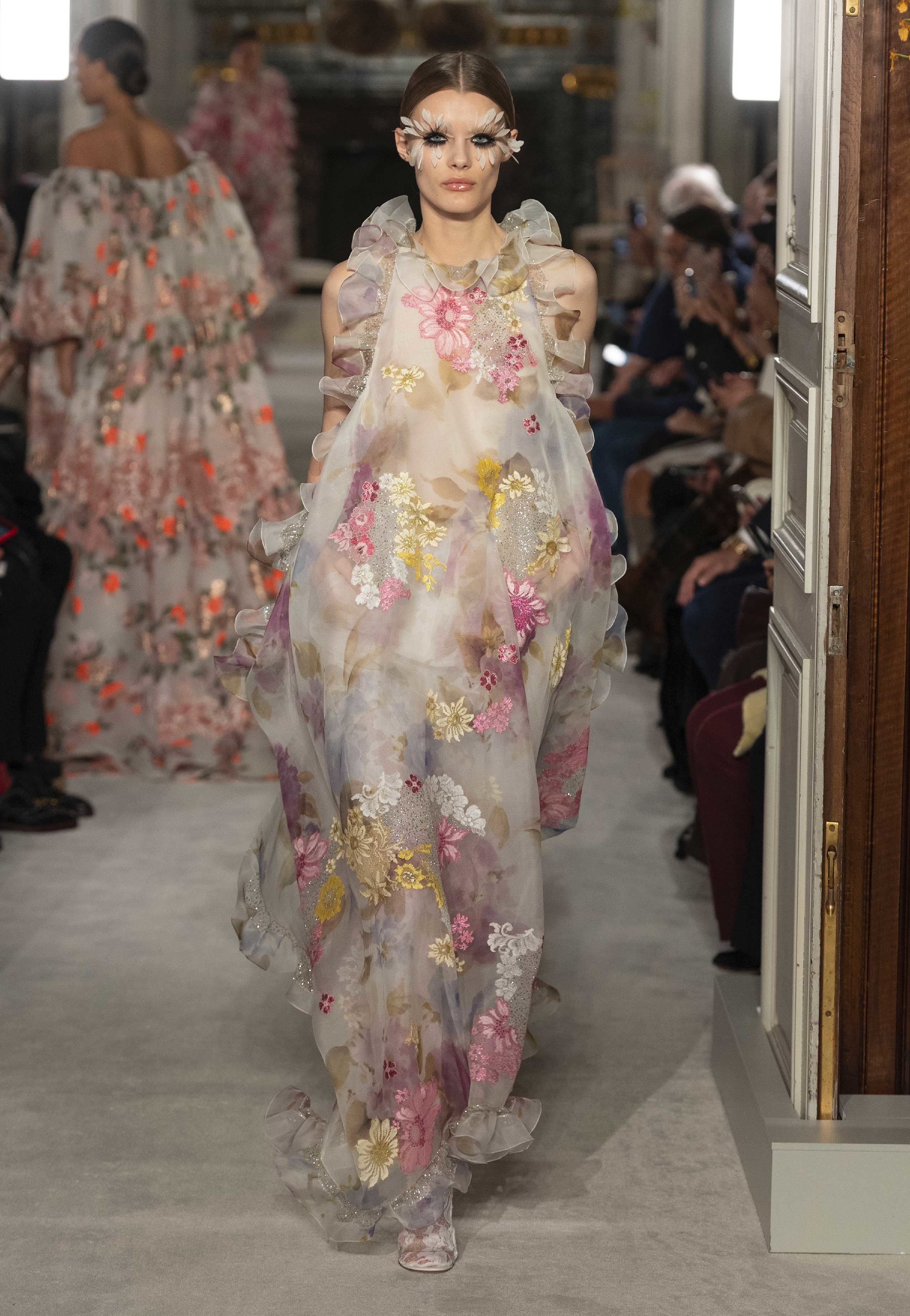 Valentino Spring 2019 Couture: Feather Eyelashes and Floral Face