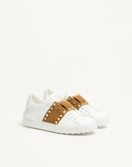 Valentino Garavani - Rockstud Untitled Sneaker In Calfskin With Split Leather Band - White/havana Beige - Woman - Trainers