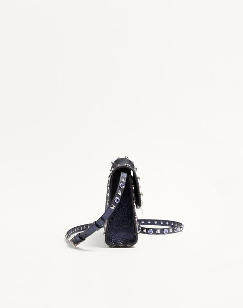 Valentino Garavani - Bandolera Pequeña Valentino Garavani Rockstud De Cuero De Becerro Laminado Con Cabujones - Azul Marino - Mujer - Bolsos De Hombro