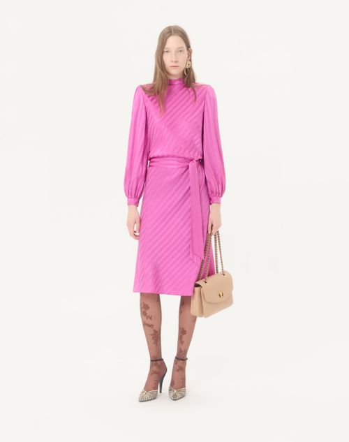 Valentino - Vestido Midi De Jacquard A Rayas Con Logo Mate Brilloso - Fucsia - Mujer - Vestidos