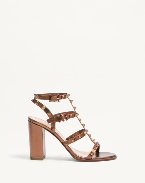 Valentino Garavani - Rockstud Metallic Calfskin Leather Ankle Strap Sandal 90 Mm - Bronze - Woman - Sandals