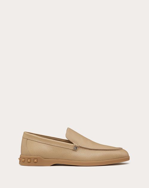 Valentino Garavani - Zapatilla Sin Cordones Leisure Flows De Cuero Graneado De Becerro - Beis - Hombre - Rebajas Zapatos De Hombre