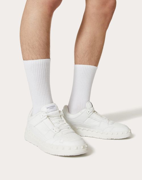 Freedots Low-top Trainer In Calfskin for Man in White | Valentino GB