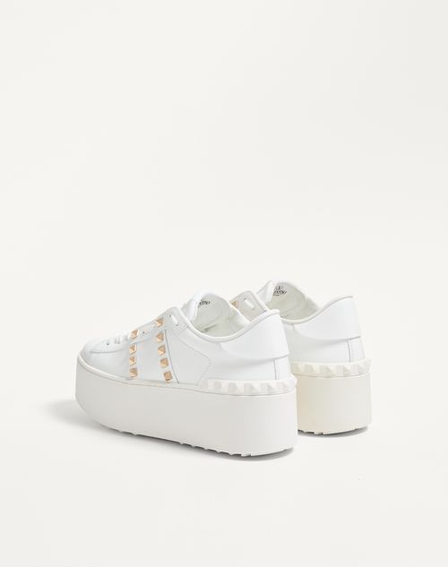 Valentino Garavani - Zapatilla Deportiva Flatform Rockstud Untitled De Cuero De Becerro - Blanco - Mujer - Sneakers