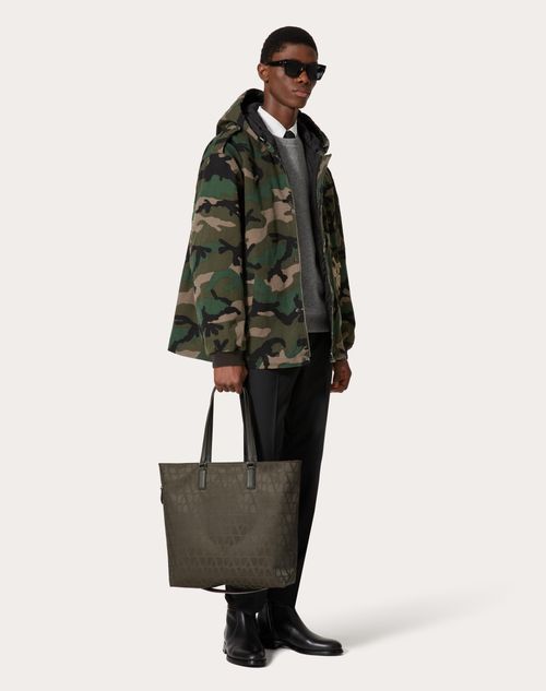 Valentino Garavani - Borsa Shopping Toile Iconographe In Tessuto Tecnico Con Dettagli In Pelle - Verde Militare - Uomo - Borse