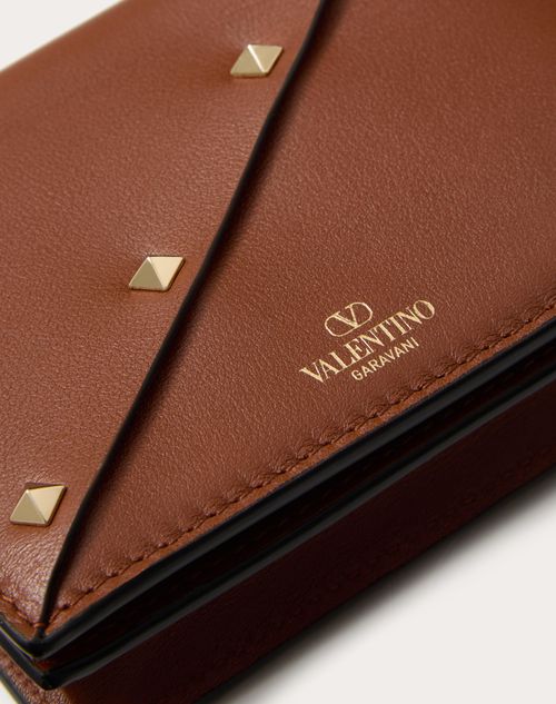 Valentino Garavani - Small Valentino Garavani Rockstud Wispy Calfskin Wallet - Tobacco - Woman - Wallets And Small Leather Goods