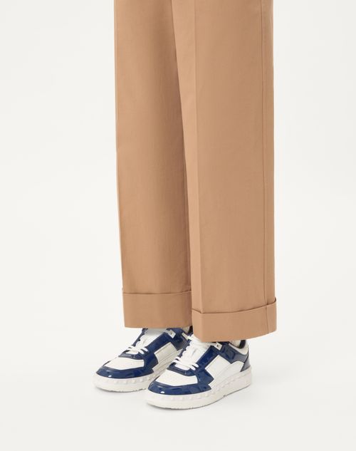 Valentino Garavani - Freedots Low Top Sneaker In Patent Leather - Worker/white - Man - Trainers