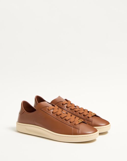 Valentino Garavani - ROYCO TRAINER IN NAPPA CALFSKIN - Tobacco - Man - Trainers