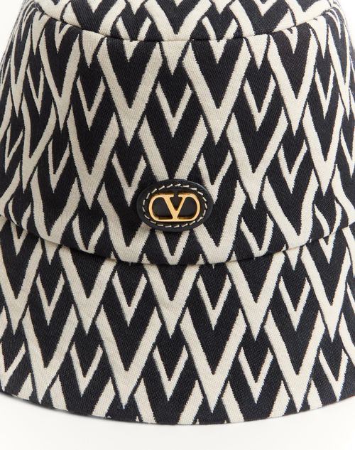  - Black/cream