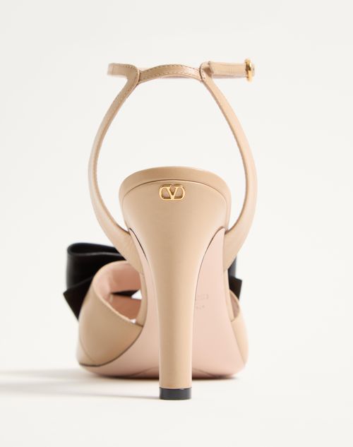 Valentino Garavani - SANDALIA BOWOW DE CABRITILLA 95MM - Arena - Mujer - Sandalias