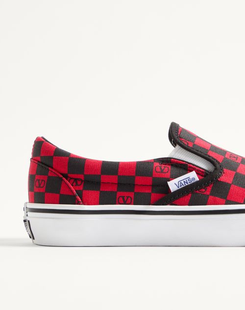 Valentino Garavani - 발렌티노 가라바니 X 반스 브이로고 체커보드 프린트 패브릭 슬립온 스니커즈 - 루주 퓌르/블랙 - 여성 - 스니커즈