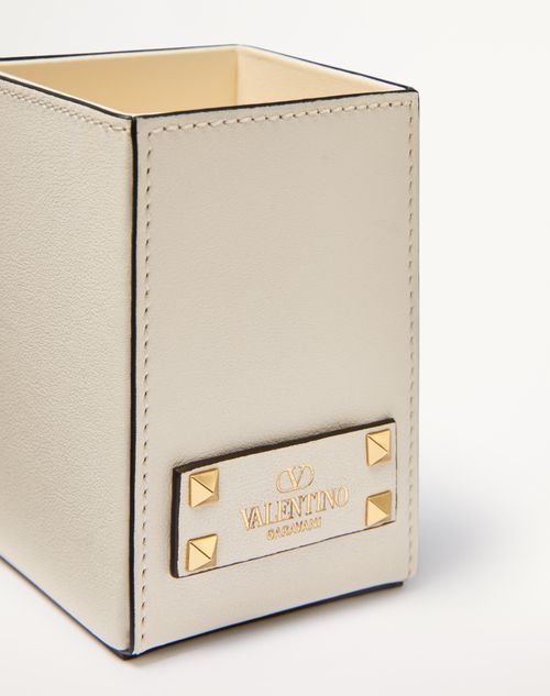Valentino Garavani - Porte-parfum Valentino Garavani Pour Parfum De 100 ml En Cuir De Veau Orné De Clous En Métal - Ivoire - Femme - Anatomy Of Dreams
