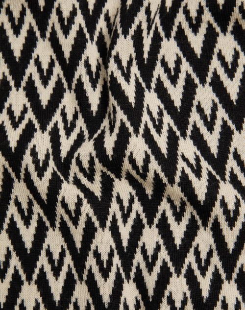  - Cream/black