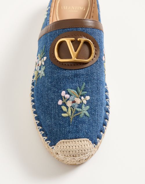 Valentino Garavani - Vlogo Signature Mule In Denim With Floral Embroidery 25mm - Denim - Woman - Espadrilles And Wedges