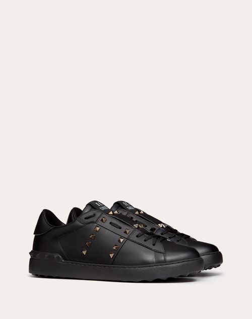 Valentino Garavani - Rockstud Untitled Sneaker In Calfskin Leather - Black - Man - Trainers