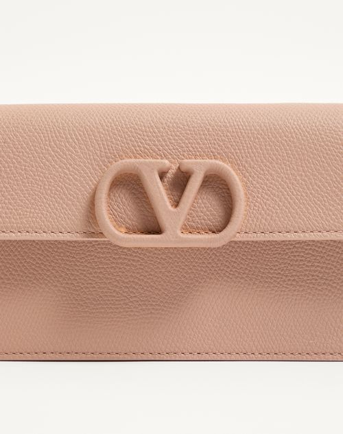 Valentino Garavani - Vlogo Signature Grainy Calfskin Wallet With Chain - Rose Cannelle - Woman - Clutches