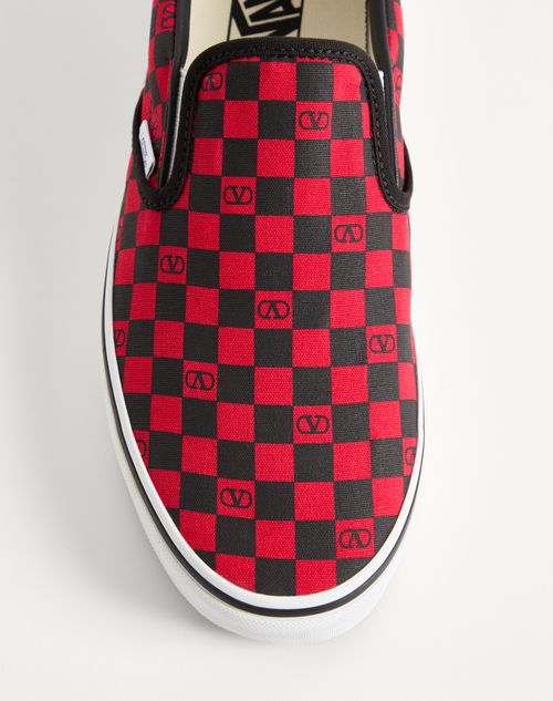Valentino Garavani - Valentino Garavani Und Vans Slip-on-sneaker Aus Stoff Mit Vlogo-schachbrettmuster - Rouge Pur/schwarz - Mann - Sneaker