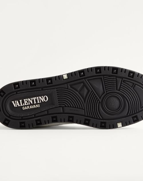 Valentino Garavani - Freedots Low-top Sneaker In Calfskin - Black/white - Man - Sneakers