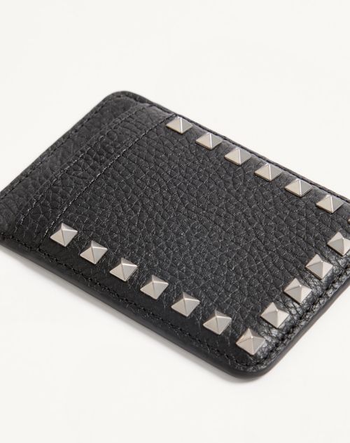 Valentino Garavani - Valentino Garavani Rockstud Magnetic Cardholder In Grainy Calfskin - Black - Man - Wallets And Small Leather Goods