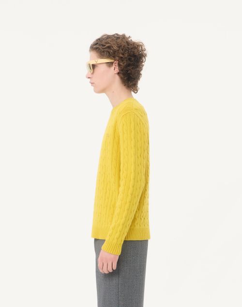 Valentino - Suéter Valentino De Cachemira En Punto Trenzado Con Vlogo - Amarillo - Hombre - Prendas De Punto