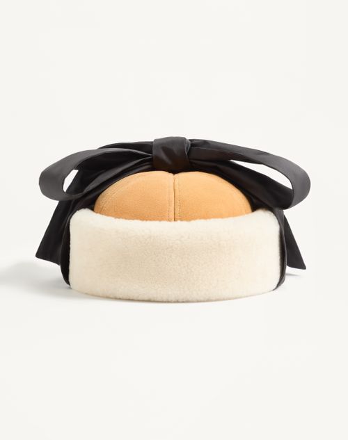 Valentino Garavani - Vlogo Signature Shearling Cap - Ivory/beige/black - Woman - Hats And Gloves