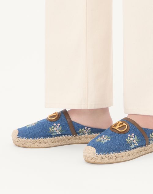 Valentino Garavani - Vlogo Signature Mule In Denim With Floral Embroidery 25mm - Denim - Woman - Espadrilles And Wedges